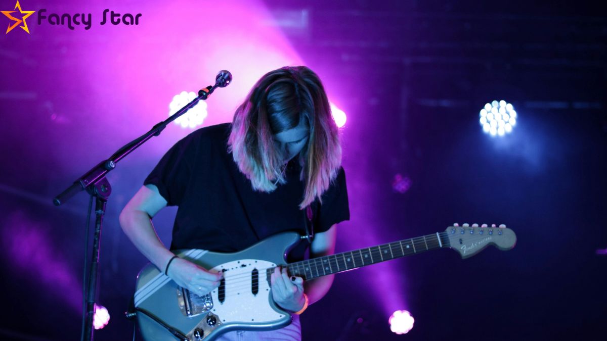 Nancy Wilson- Female Guitarist